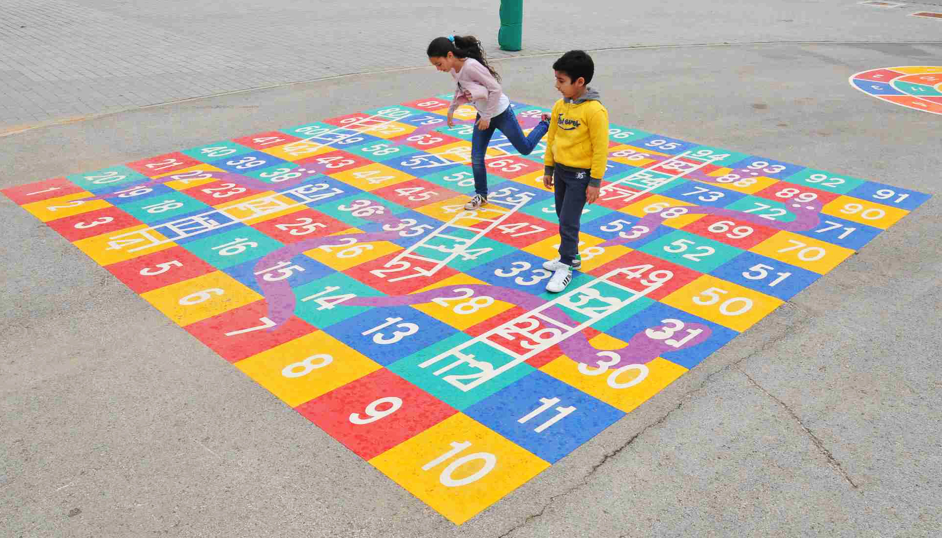 משחקי רצפה בענק