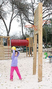 מתקן כדור סל דו צדדי - מתקן חצר